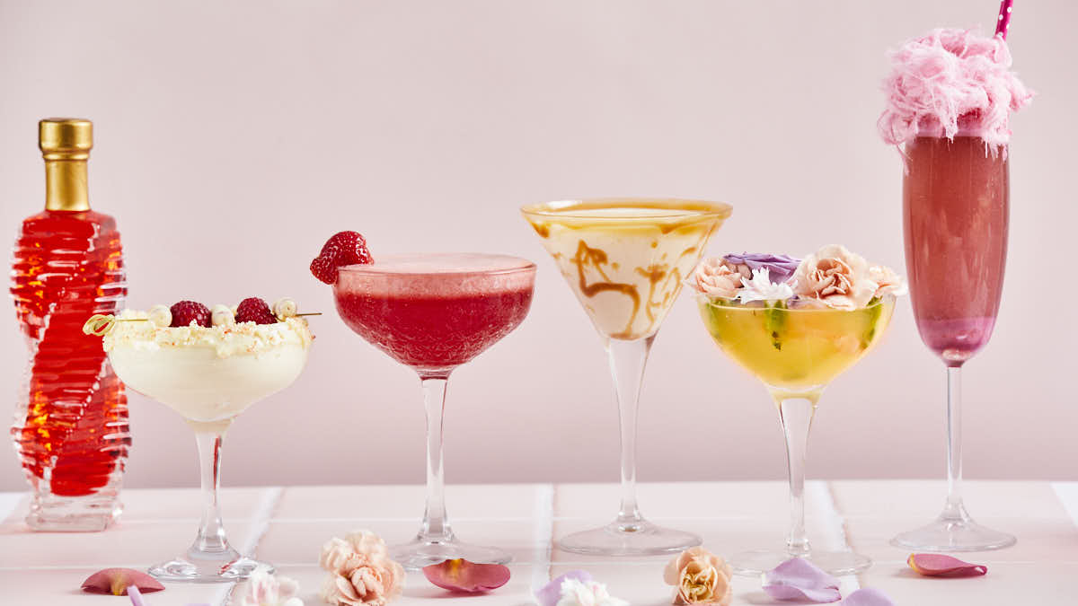 Mix & Mingle: The Art of Crafting Cocktails