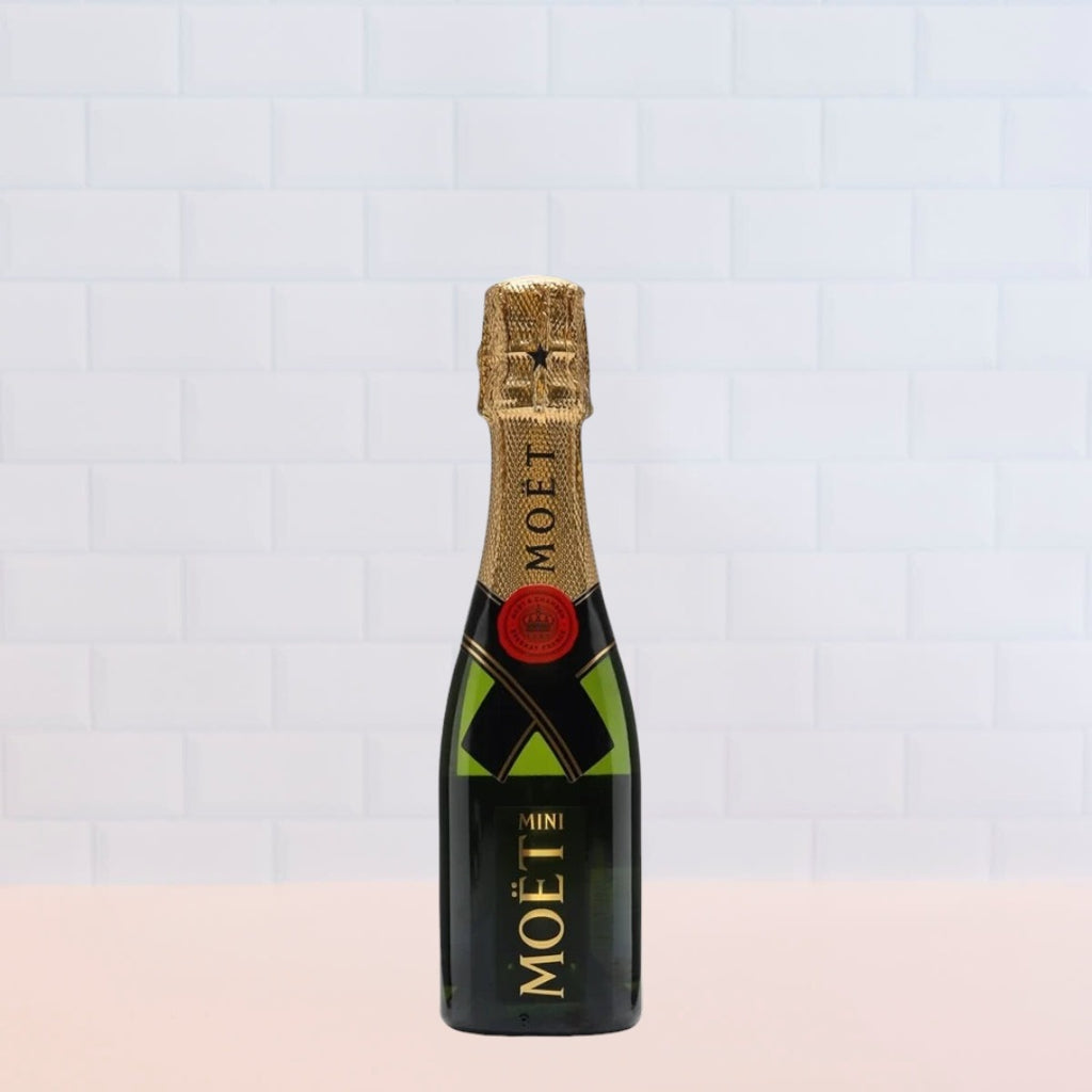 Flaschengeist Shoe Bottle Gift Hamper with Moët & Chandon, Pink Gin & Fine Chocolates | A Luxurious Celebration Gift