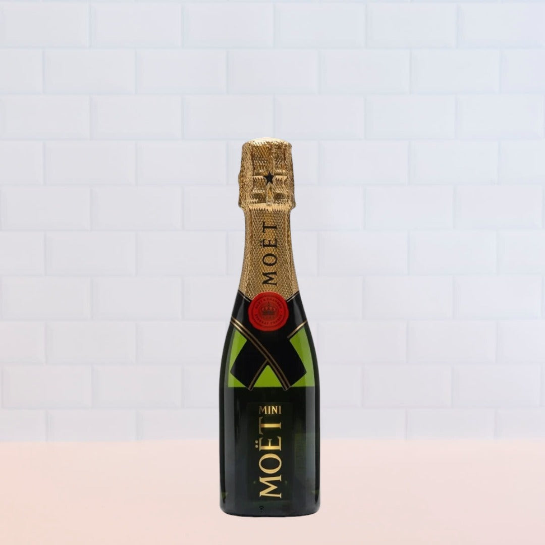 Flaschengeist Shoe Bottle Gift Hamper with Moët & Chandon, Pink Gin & Fine Chocolates | A Luxurious Celebration Gift