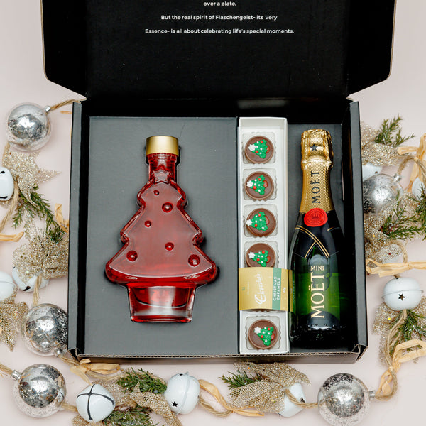 Mini Moët Champagne and Christmas Tree Strawberry 200ml Bottle Gift Hamper