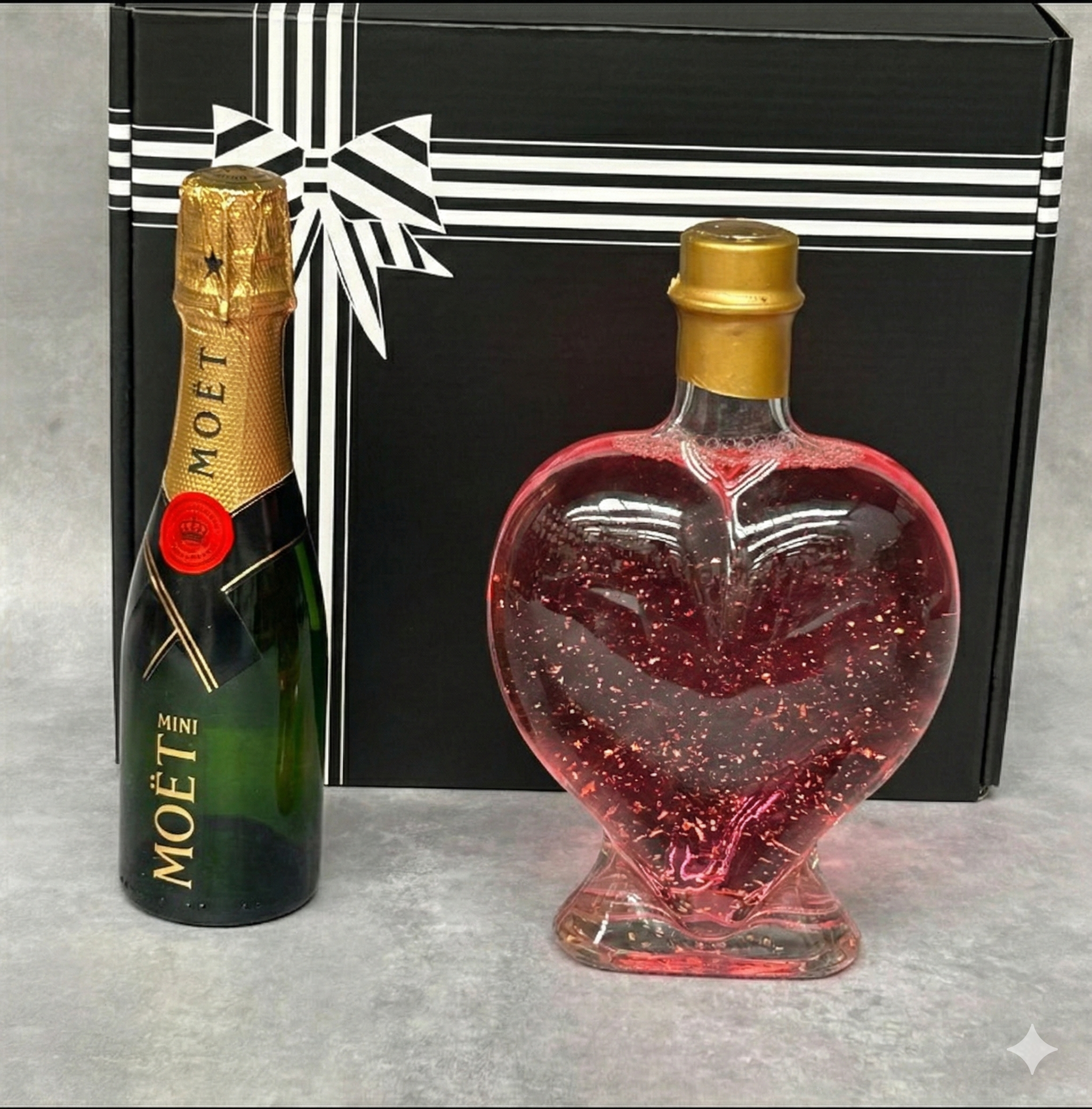 Flaschengeist Heart Bottle with 24 carat gold flakes with Moët